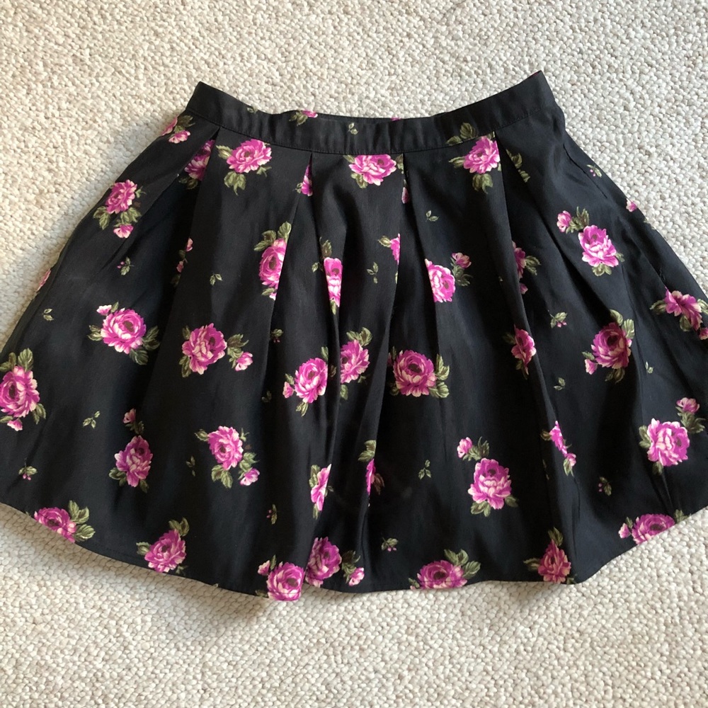 Forever 21 Flower print mini skirt Size XS